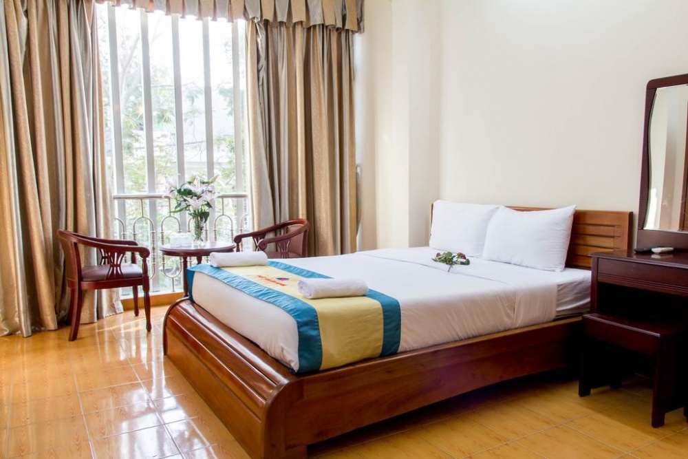 Top 10 khách sạn Sài Gòn giá rẻ chỉ từ 100k/người không lo hết phòng - ALONGWALKER