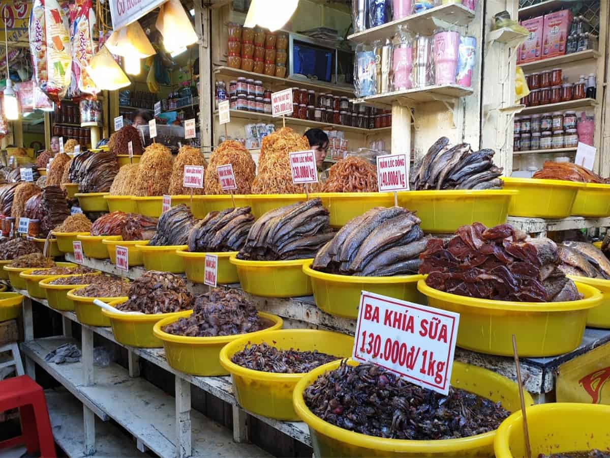 Chợ Châu Đốc – Kinh nghiệm mua sắm ở An Giang (2023)