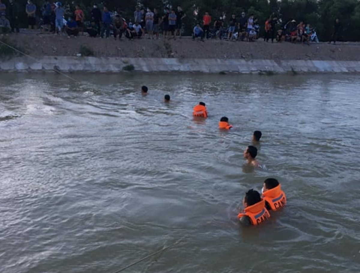 Nam thanh niên chết đuối khi tắm sông | VOV.VN
