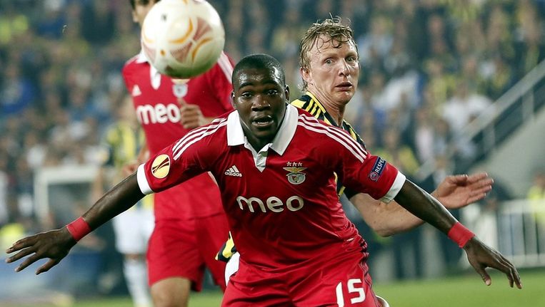 Ajax meldt zich bij Benfica voor Ola John | Het Parool